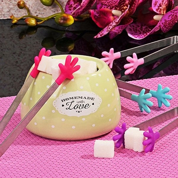 Şeker Tutan Eller Maşa