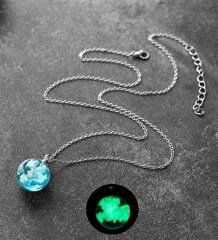 Gece Parlayan Bulut Kolye