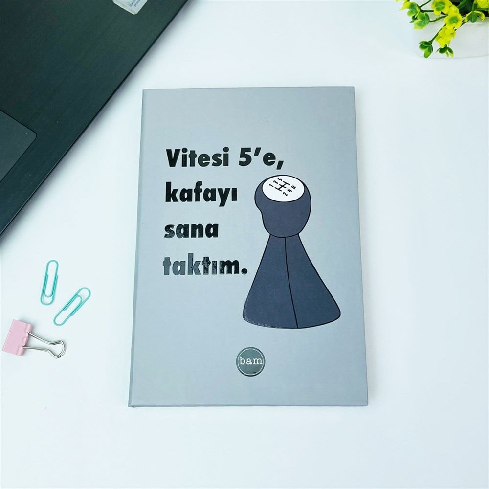 Vitesi 5'e Kafayı Sana Taktım Tasarımlı Lastikli Defter