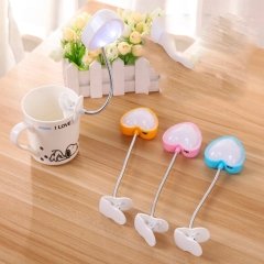 Kalp Tasarımlı Mandallı Led Işıklı Renkli Kitap Okuma Lambası