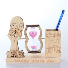 Ahşap El Yapımı Kadın Figürlü Kalemlikli Kum Saati