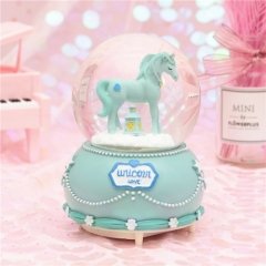 Unicorn Love Temalı Işıklı Kar Küresi ve Müzik Kutusu Otomatik Püskürtmeli
