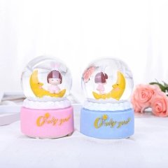 Sevimli Ay Kız Tasarımlı Kurmalı Müzikli Kar Küresi