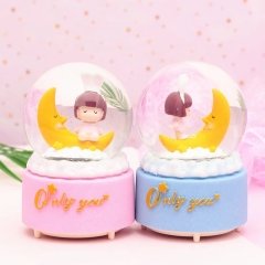 Sevimli Ay Kız Tasarımlı Kurmalı Müzikli Kar Küresi