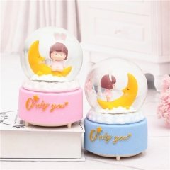 Sevimli Ay Kız Tasarımlı Kurmalı Müzikli Kar Küresi