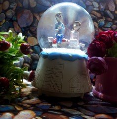 Gelin Damat Romantik Otomatik Püskürtmeli Işıklı Müzikli Kar Küresi