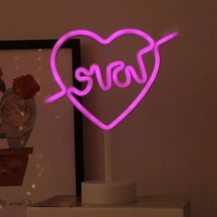 Neon Işıklı Ok İşaretli Kalpli Love Lamba