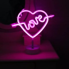 Neon Işıklı Ok İşaretli Kalpli Love Lamba