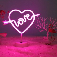 Neon Işıklı Ok İşaretli Kalpli Love Lamba