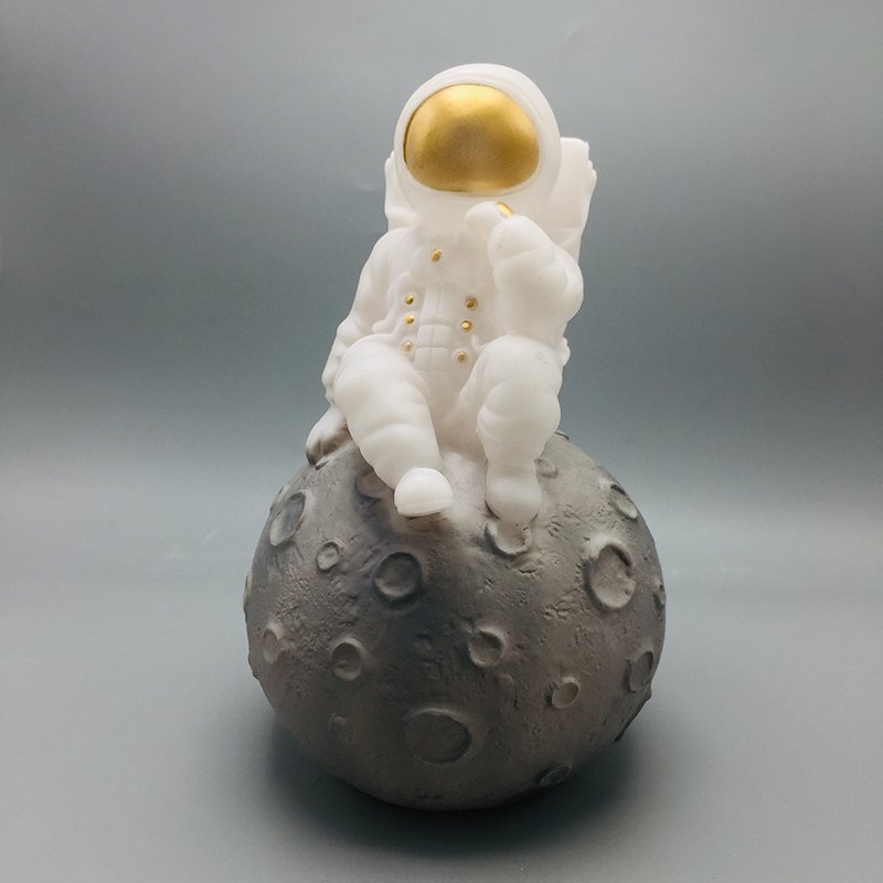 Ay Üstünde Oturan Astronot Renk Değiştiren Gece Lambası