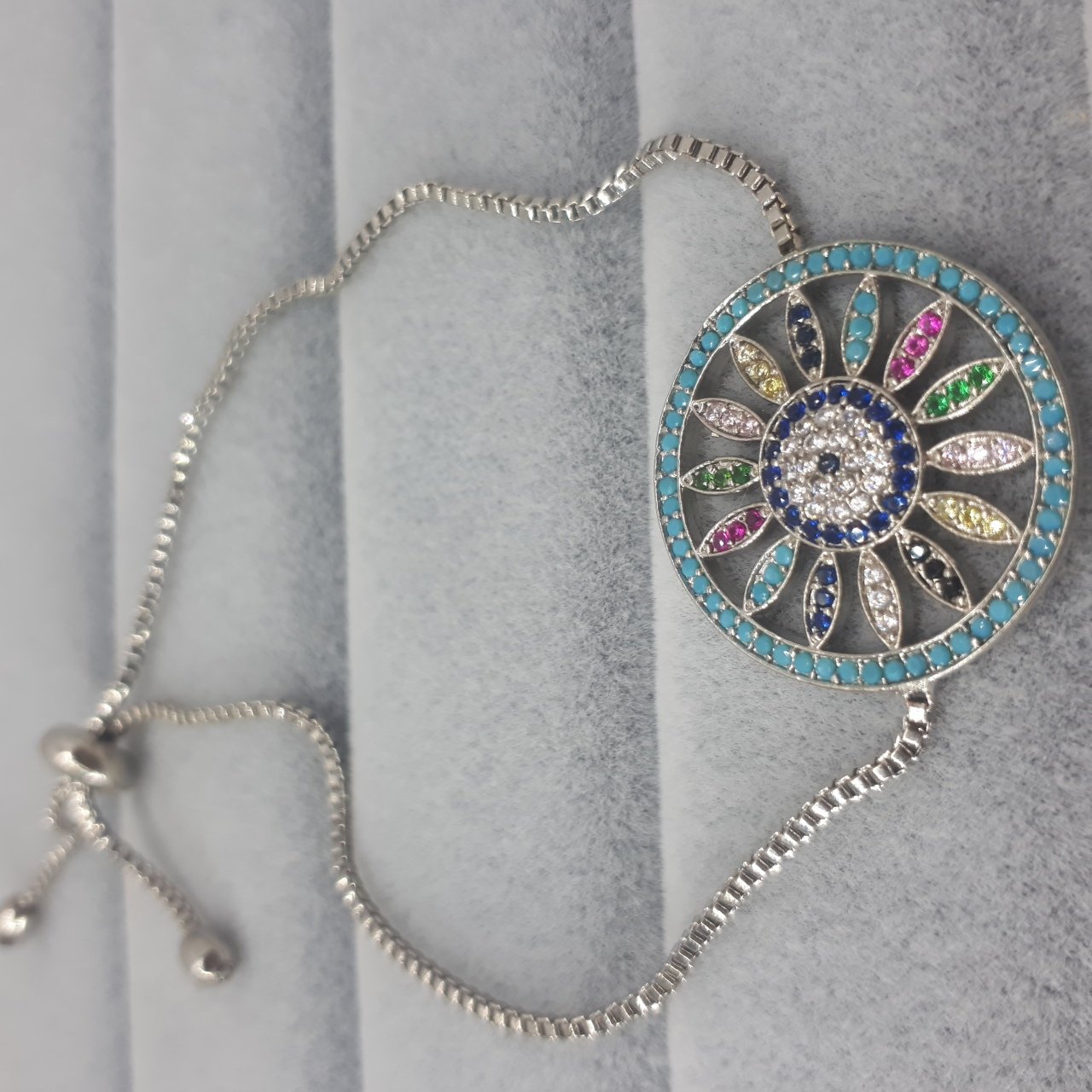 Yuvarlak Çiçek Desenli Zirkon Taşlı Asansörlü Bileklik