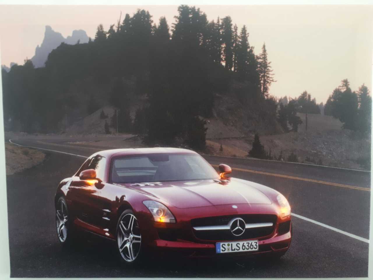 Mercedes Kırmızı Araba Işıklı Kanvas Tablo 30x40 Cm