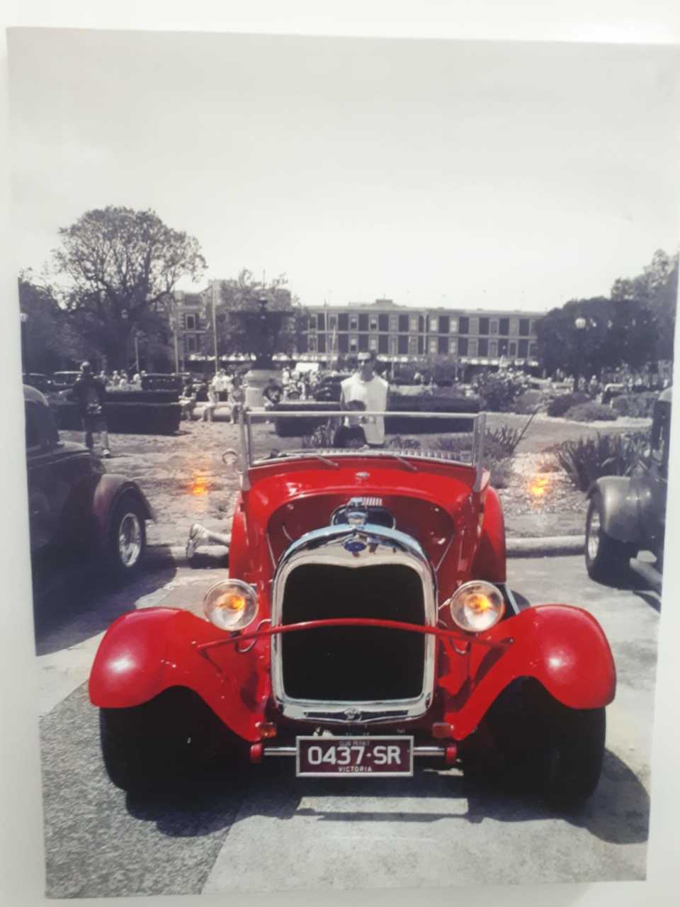 Nostaljik Klasik Kırmızı Araba Işıklı Kanvas Tablo 30x40 Cm