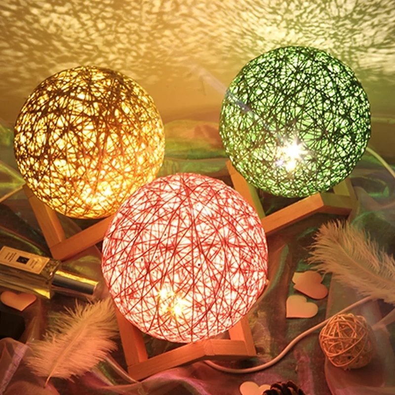 Rattan Ay Işığı Küre Yansıtmalı Masa Lambası