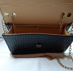 Siyah Piramit Desenli Omuz Askılı Kapaklı Zincirli Çapraz Çanta