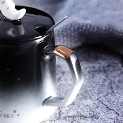 Yıldızlı Gökyüzü Tasarım Kapaklı Kupa Bardak