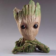 Galaksinin Koruyucuları Baby Groot Figür Elleri Çenesinde Saksı Kalemlik