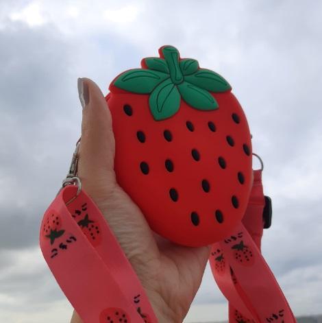 Çilek Tasarım Silikon Omuz Askılı Çanta