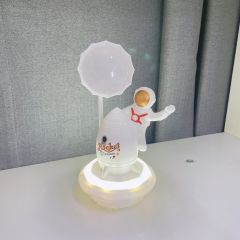 Roket Üstünde Astronot Masa Lamba Şarjlı Gece Lambası