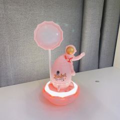 Roket Üstünde Astronot Masa Lamba Şarjlı Gece Lambası