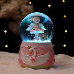 Sevimli Kuğulu Melek Kız Büyük Boy Otomatik Püskürtmeli Işıklı Müzikli Kar Küresi