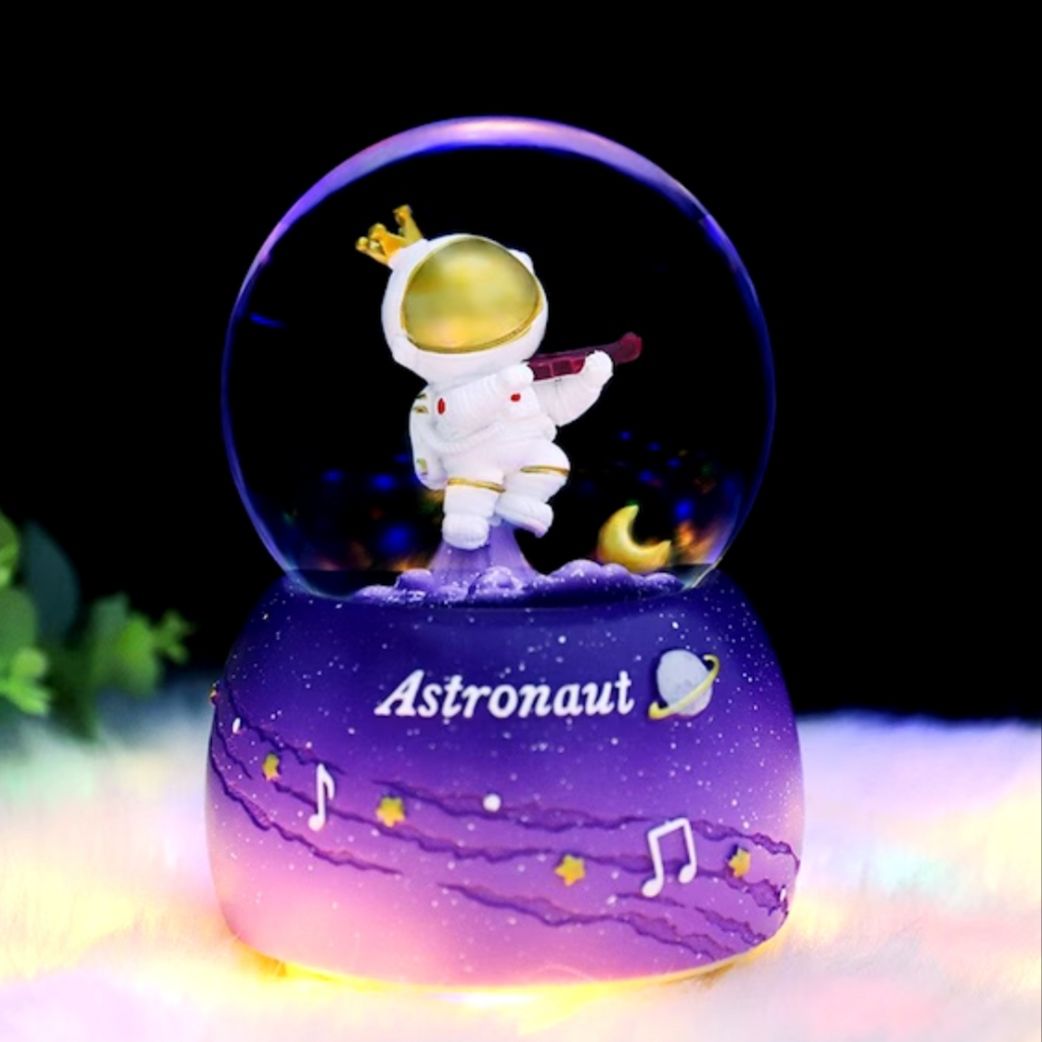 Müzisyen Astronot Temalı Orta Boy Işıklı Müzikli Kar Küresi Işıklı Müzik Kutusu