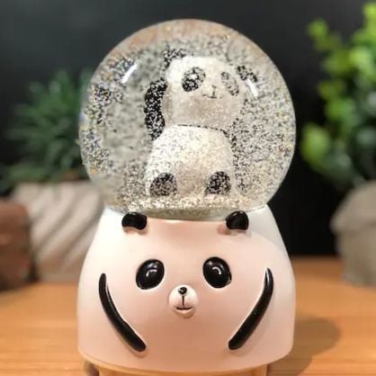 Panda Kar Küresi Orta Boy Işıklı Müzikli Kar Küresi