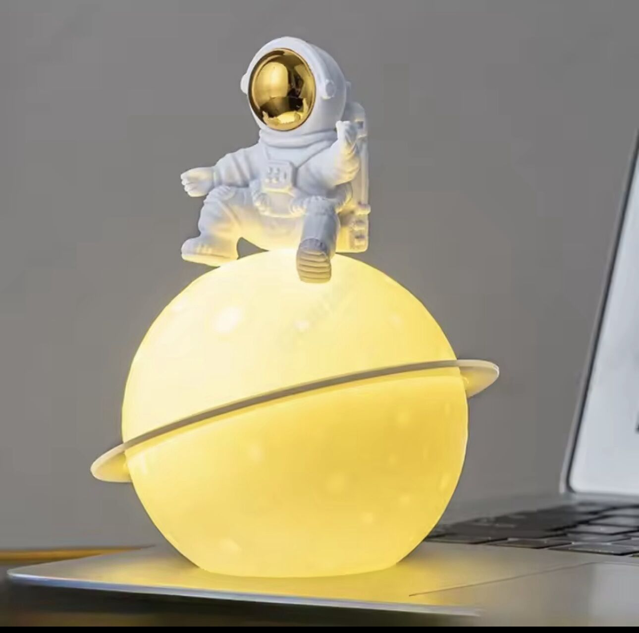 Astronot Gece lambası