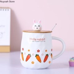 Havuç Tasarımlı Kapaklı Kaşıklı Seramik Kupa