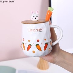 Havuç Tasarımlı Kapaklı Kaşıklı Seramik Kupa