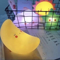 Sevimli Uyuyan Ay Gece Lambası